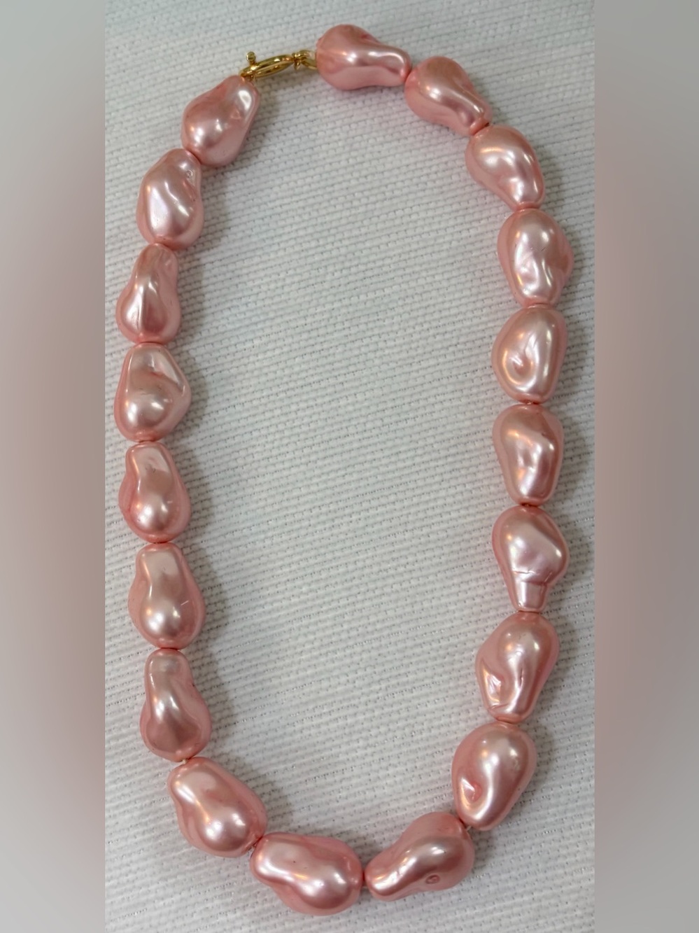 BEAUTIFUL NEW Pink Pearl Choker Necklace with gold plated clasp 17” long